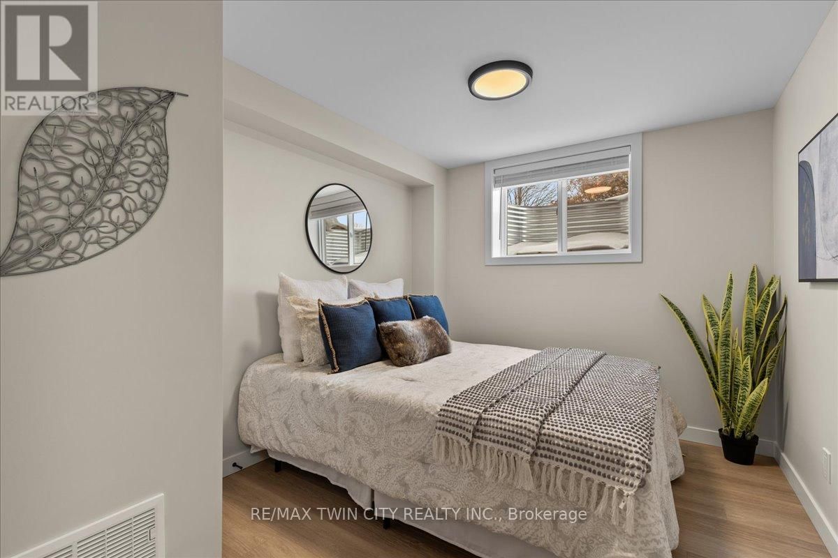 2 PIPERS GREEN COURT Image 7