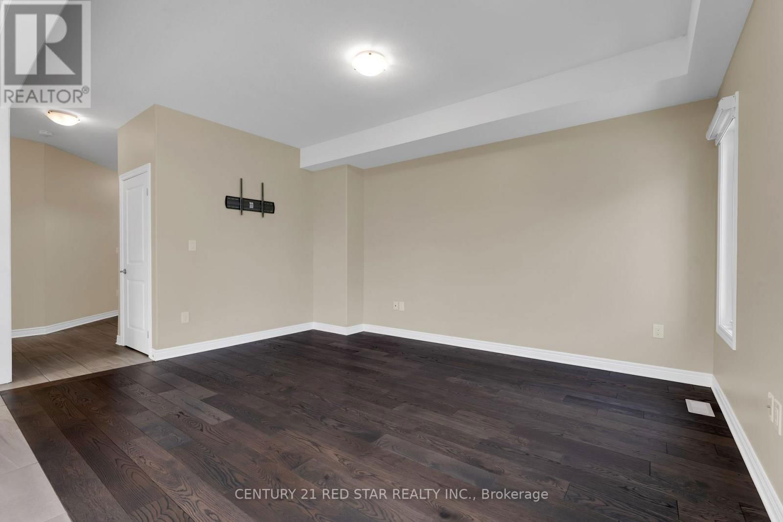 55 LAURENT AVENUE Image 10