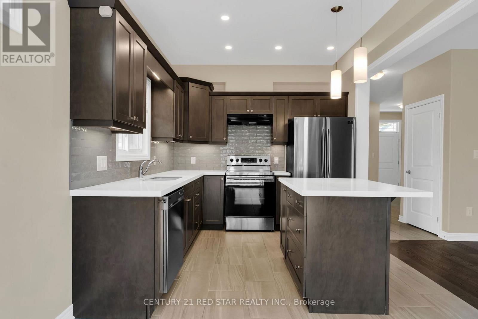 55 LAURENT AVENUE Image 13