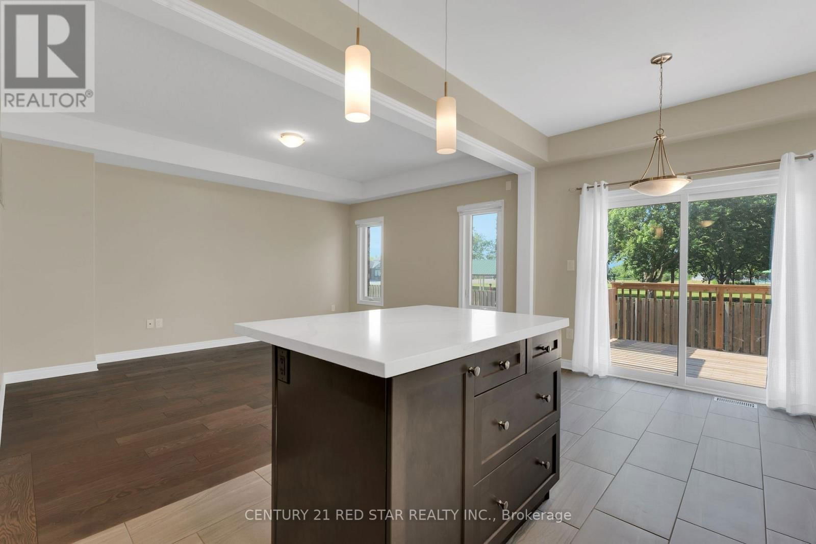 55 LAURENT AVENUE Image 15