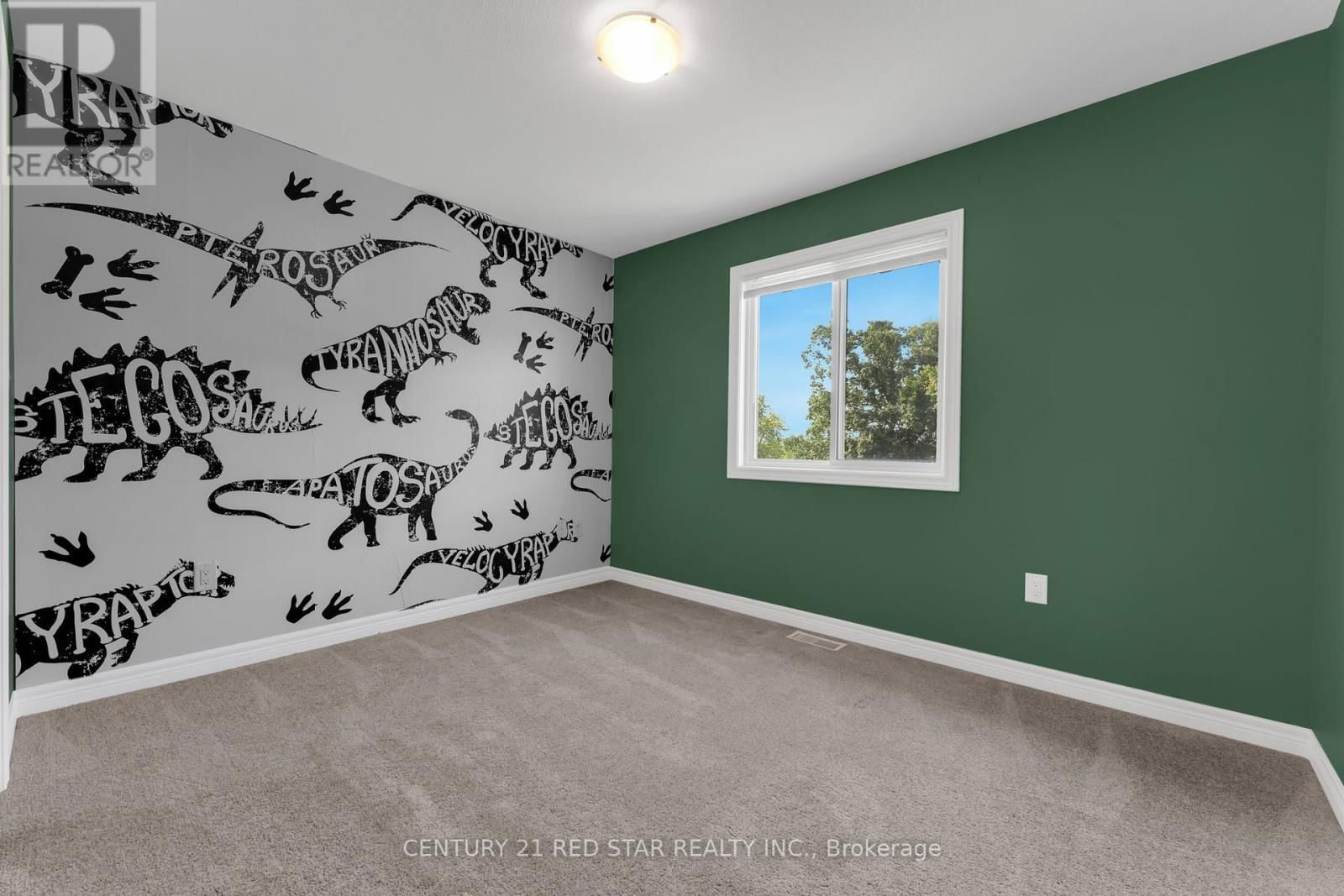 55 LAURENT AVENUE Image 18