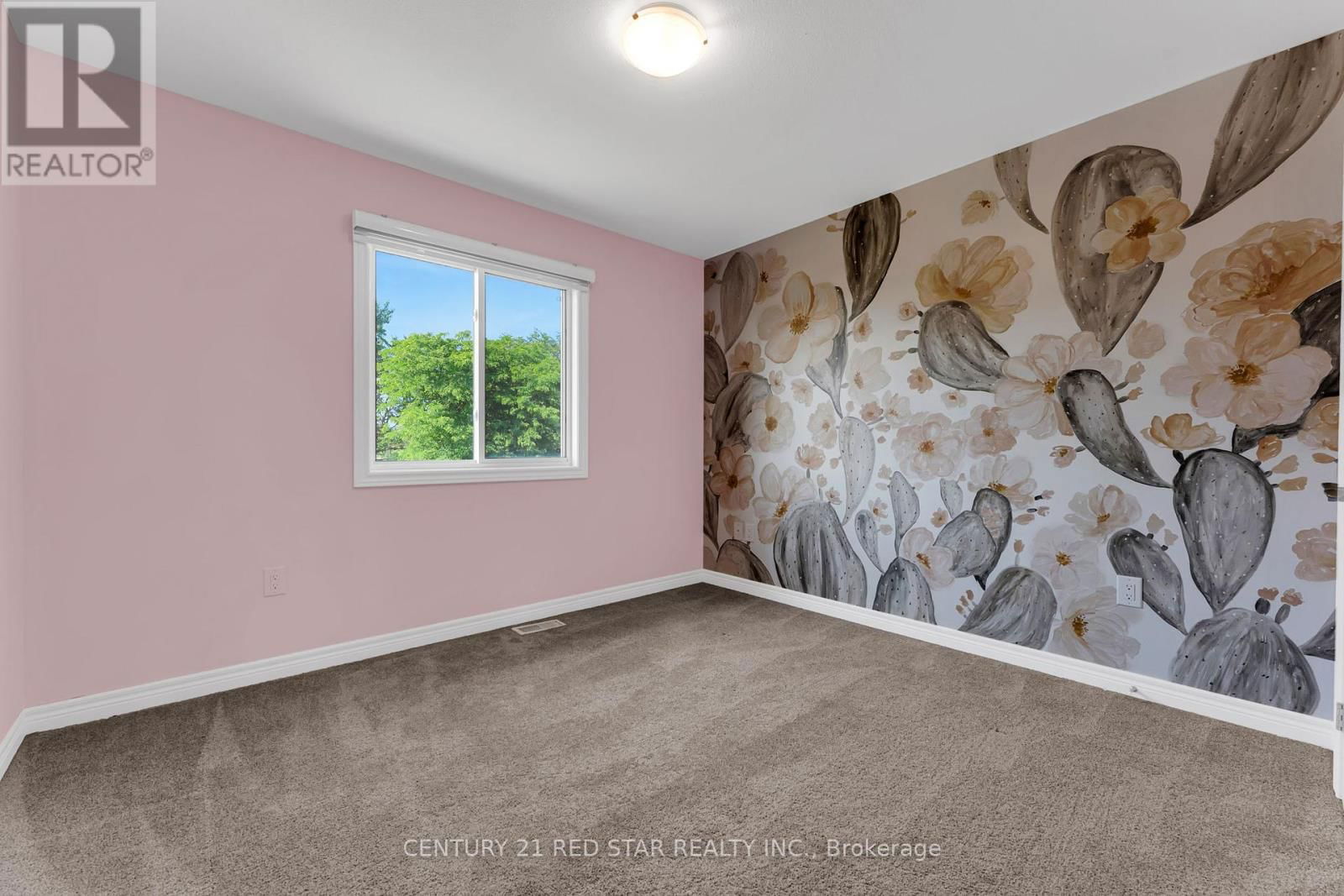 55 LAURENT AVENUE Image 21