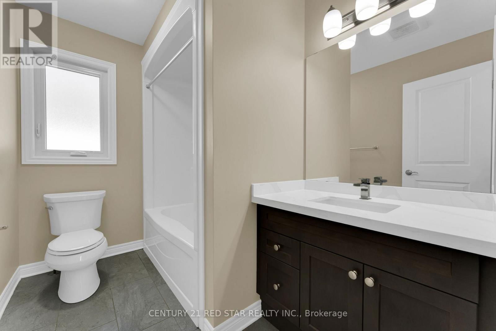 55 LAURENT AVENUE Image 23