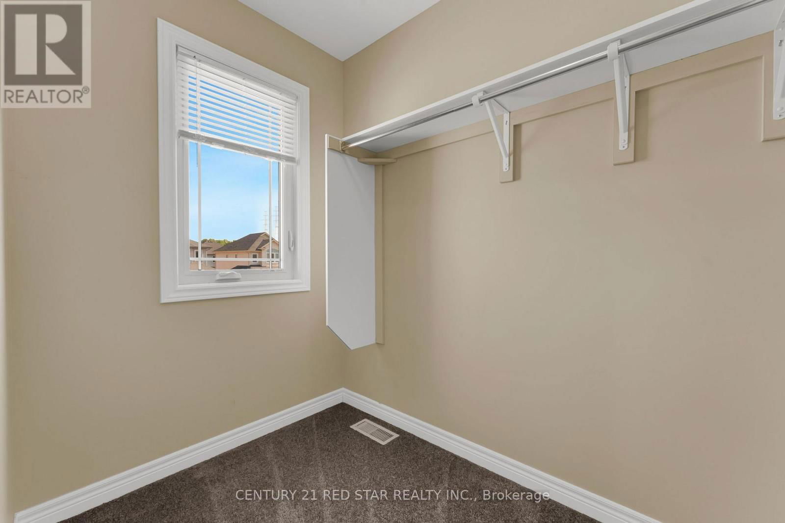 55 LAURENT AVENUE Image 26