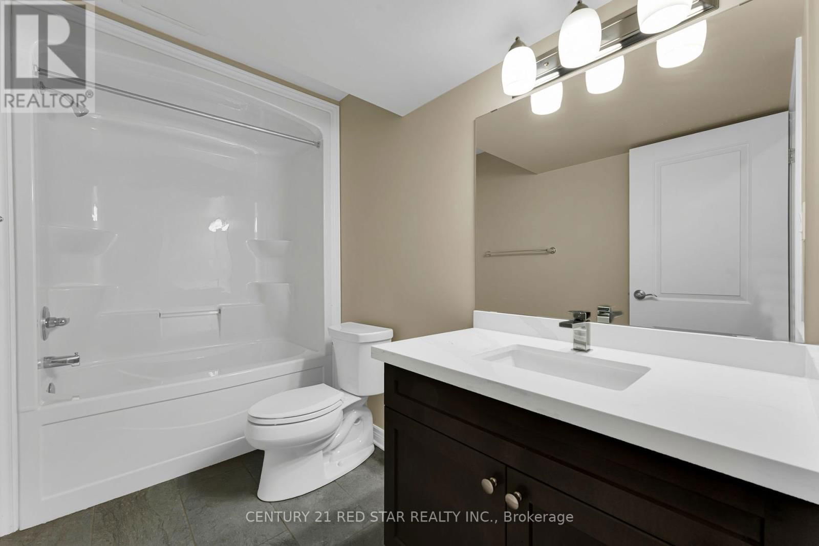 55 LAURENT AVENUE Image 30