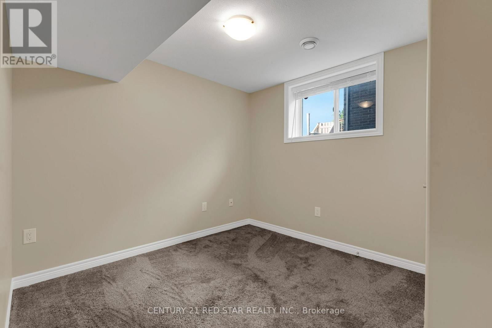 55 LAURENT AVENUE Image 31