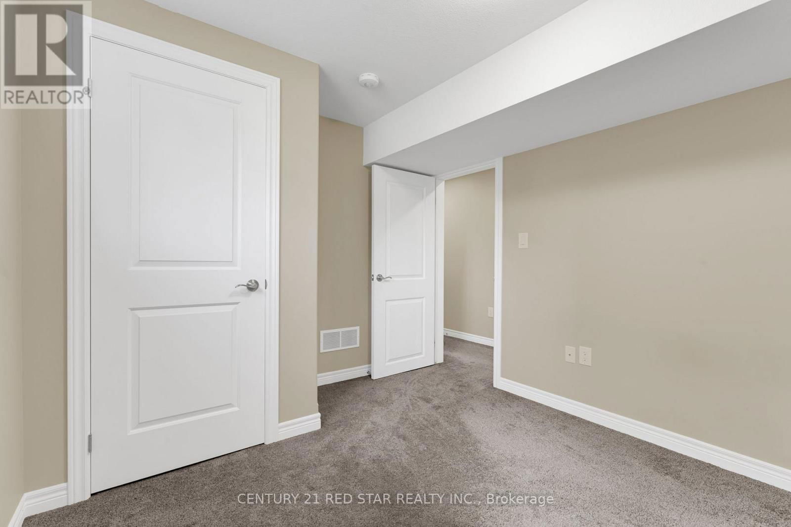 55 LAURENT AVENUE Image 32