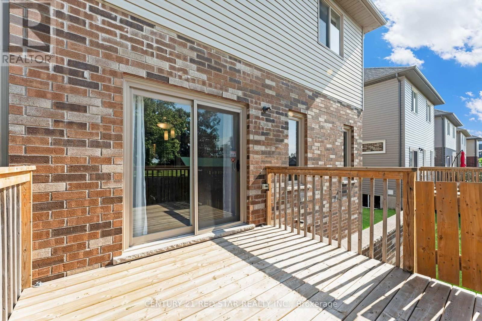 55 LAURENT AVENUE Image 40