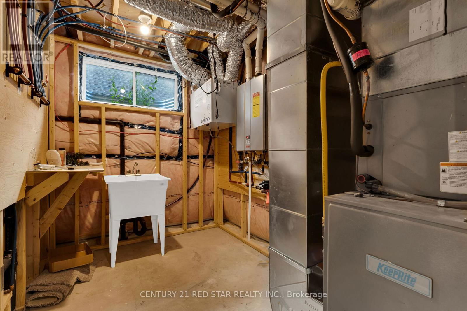55 LAURENT AVENUE Image 43
