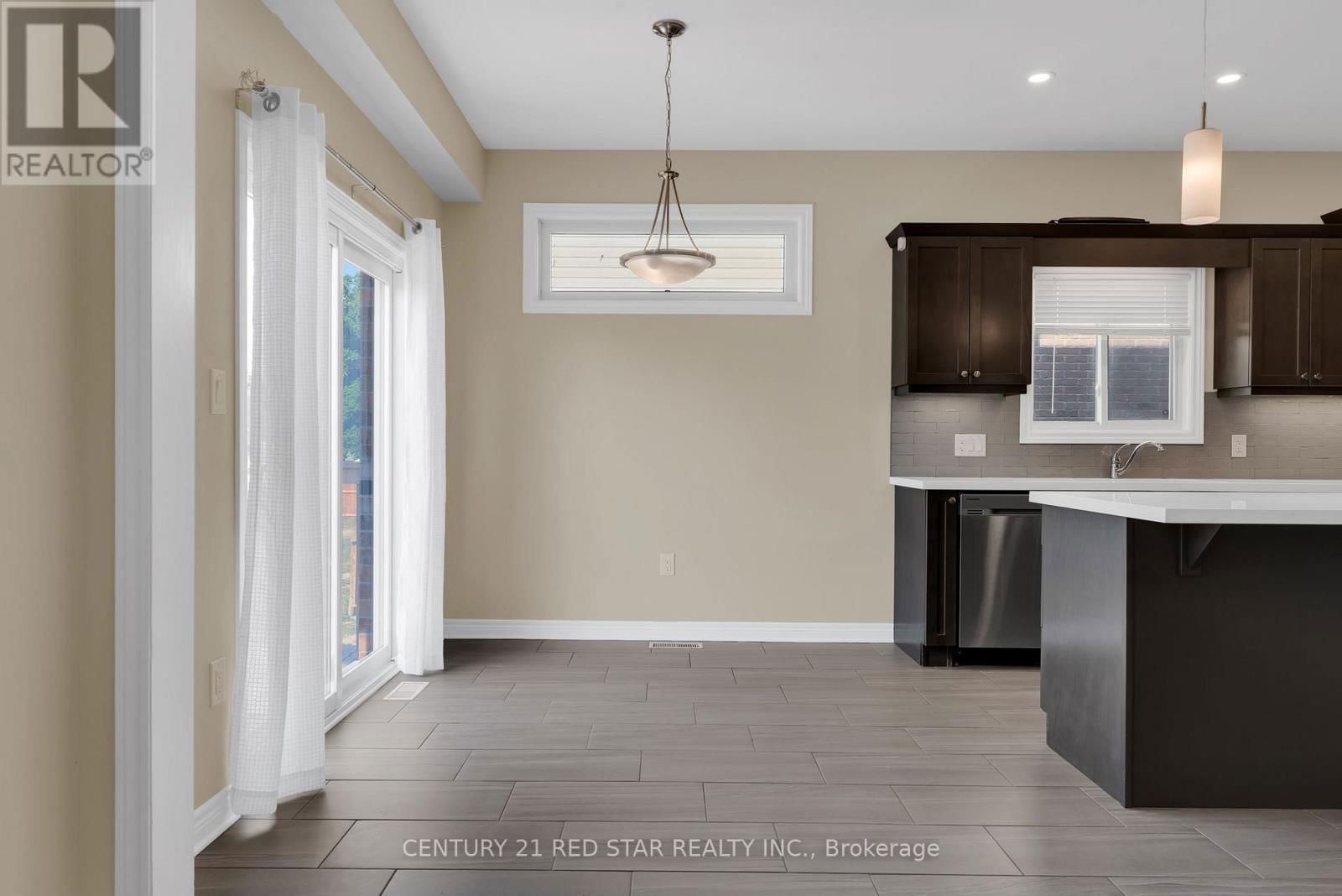 55 LAURENT AVENUE Image 7