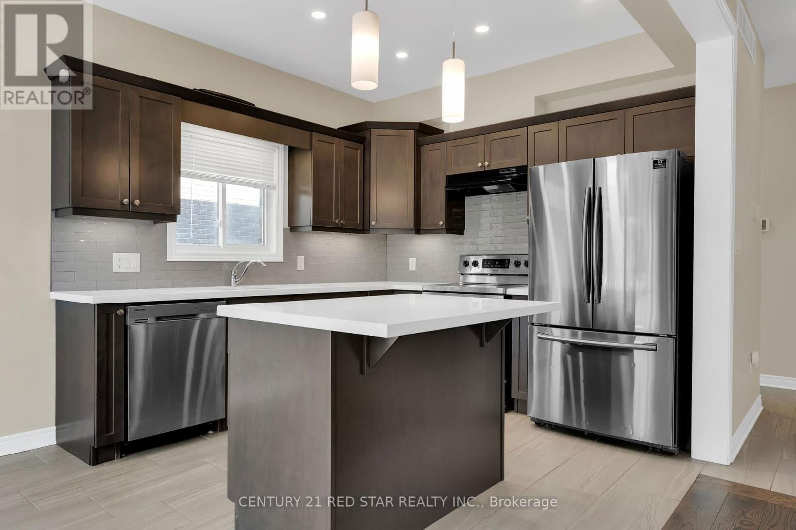 55 LAURENT AVENUE Image 8