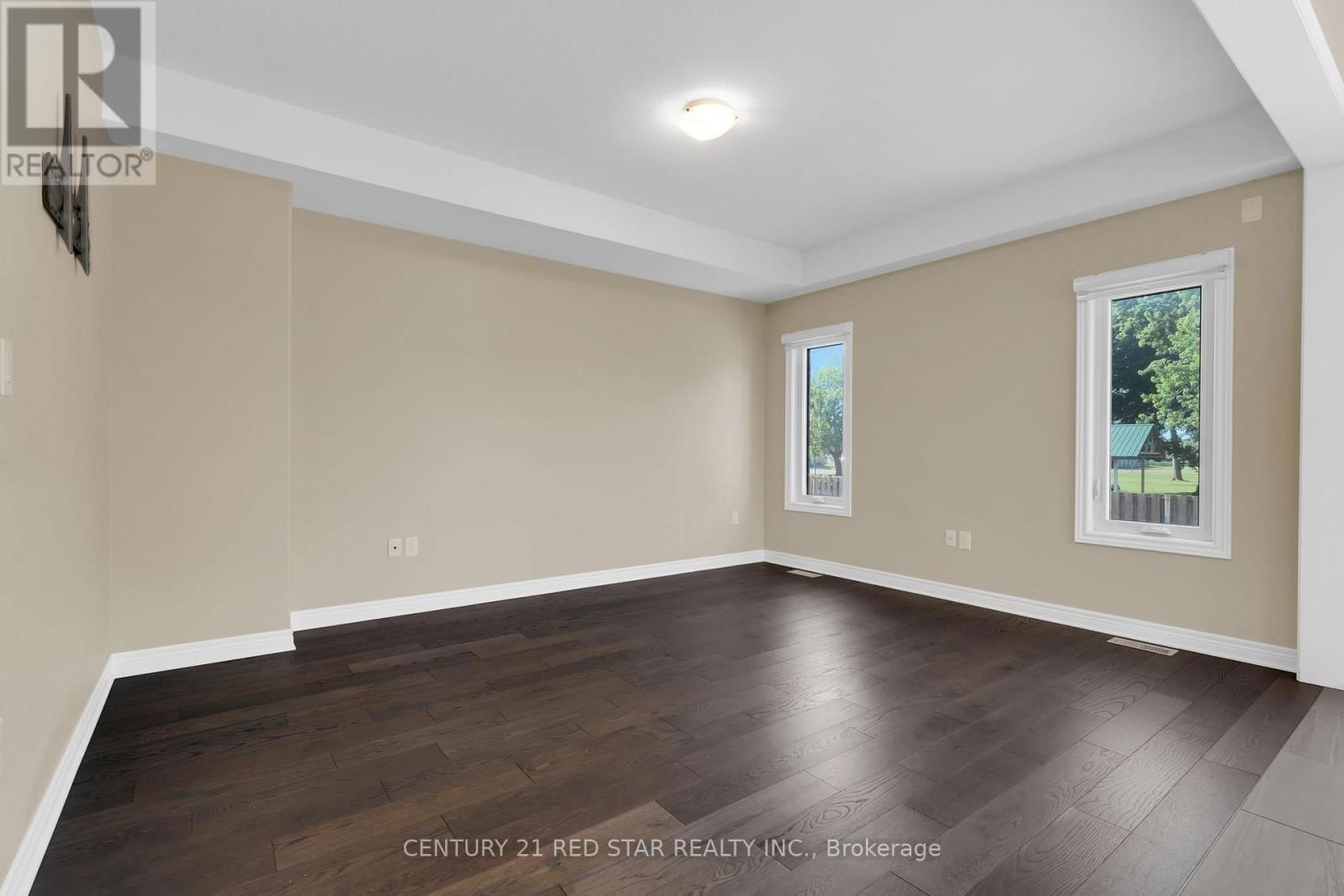 55 LAURENT AVENUE Image 9