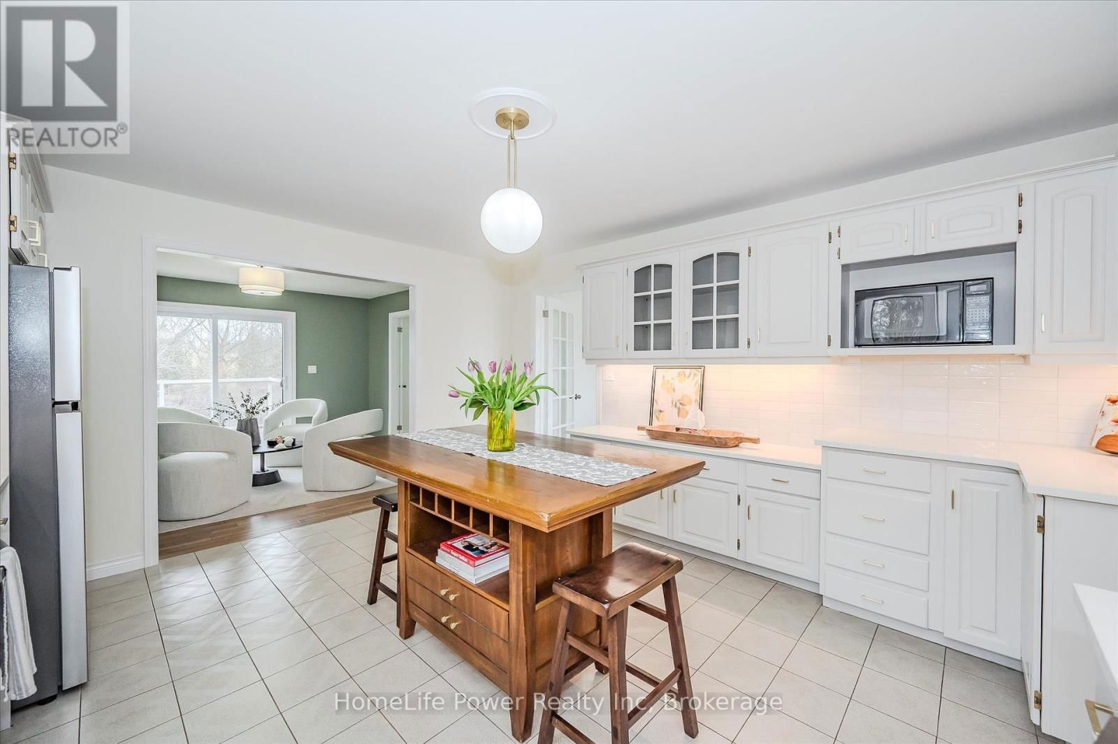 4080 VICTORIA ROAD SOUTH Image 17