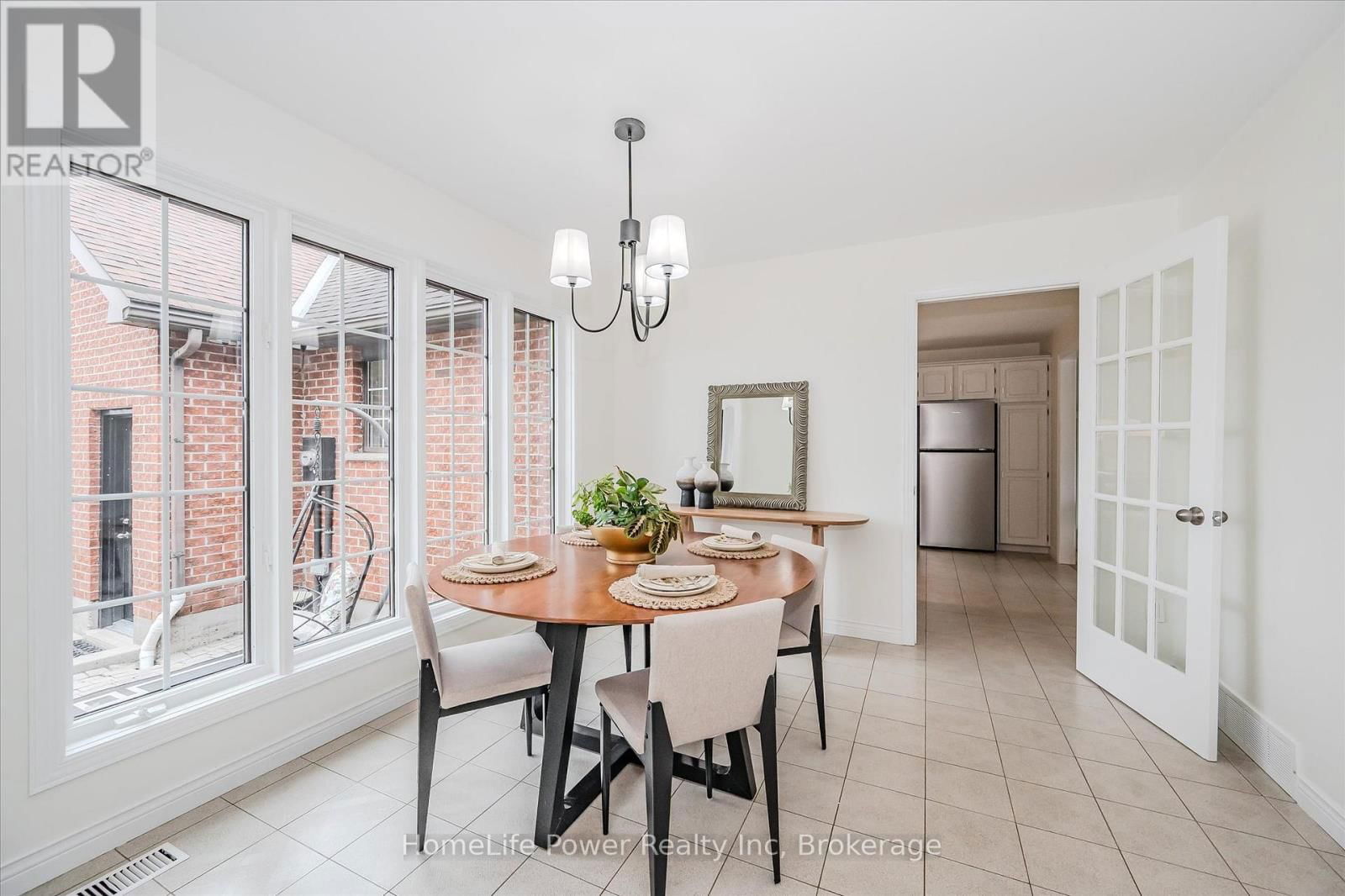 4080 VICTORIA ROAD SOUTH Image 18