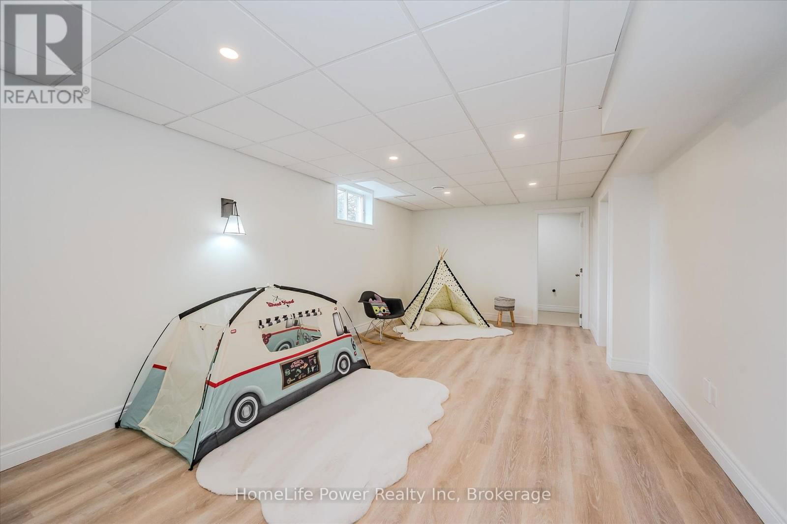 4080 VICTORIA ROAD SOUTH Image 33