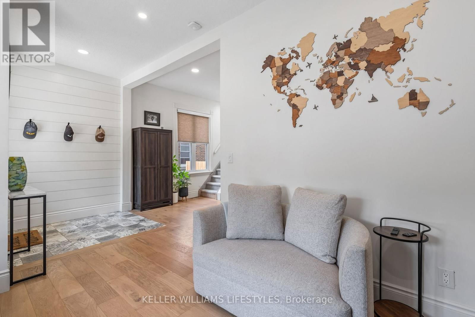 18 SYCAMORE STREET Image 14