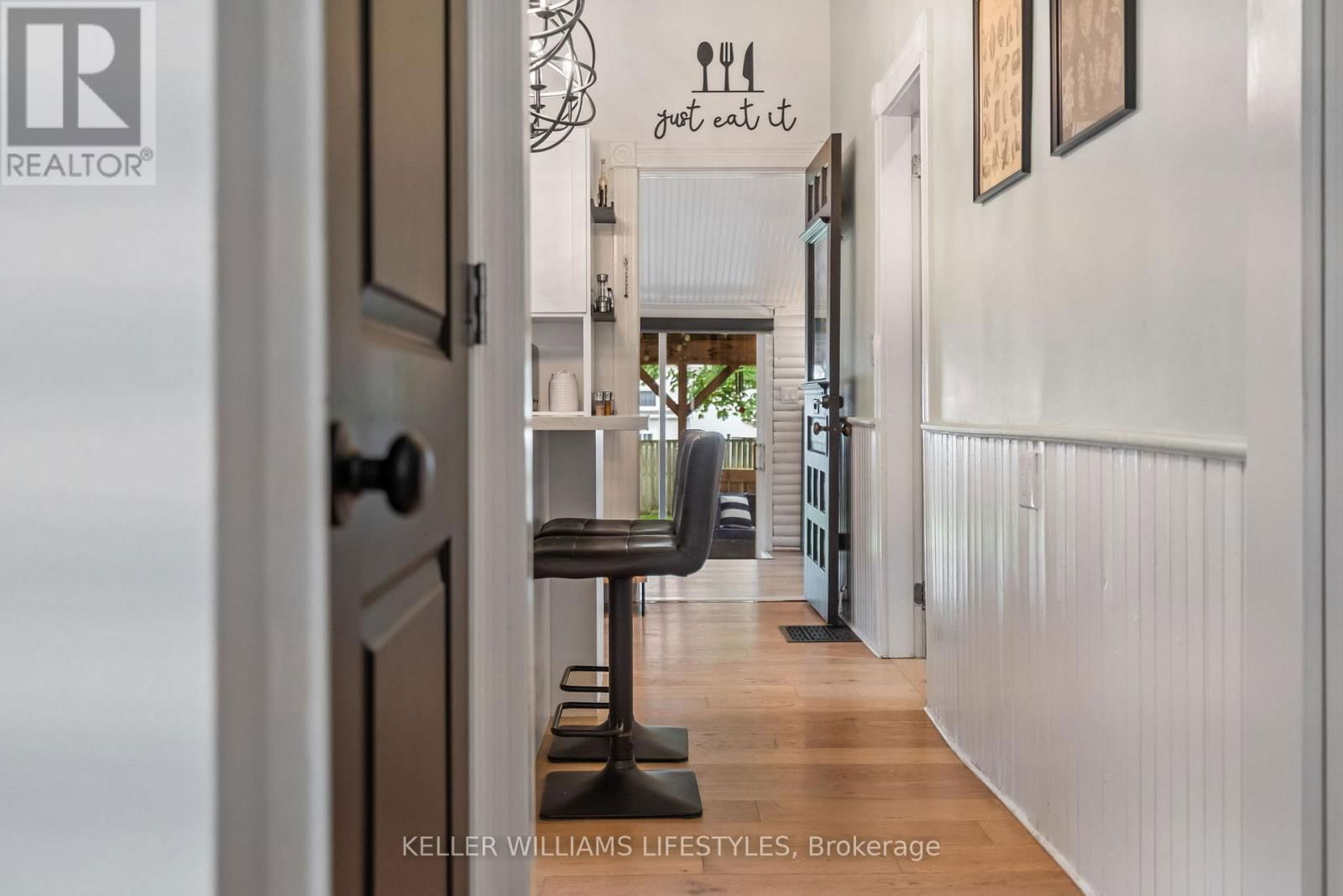 18 SYCAMORE STREET Image 15