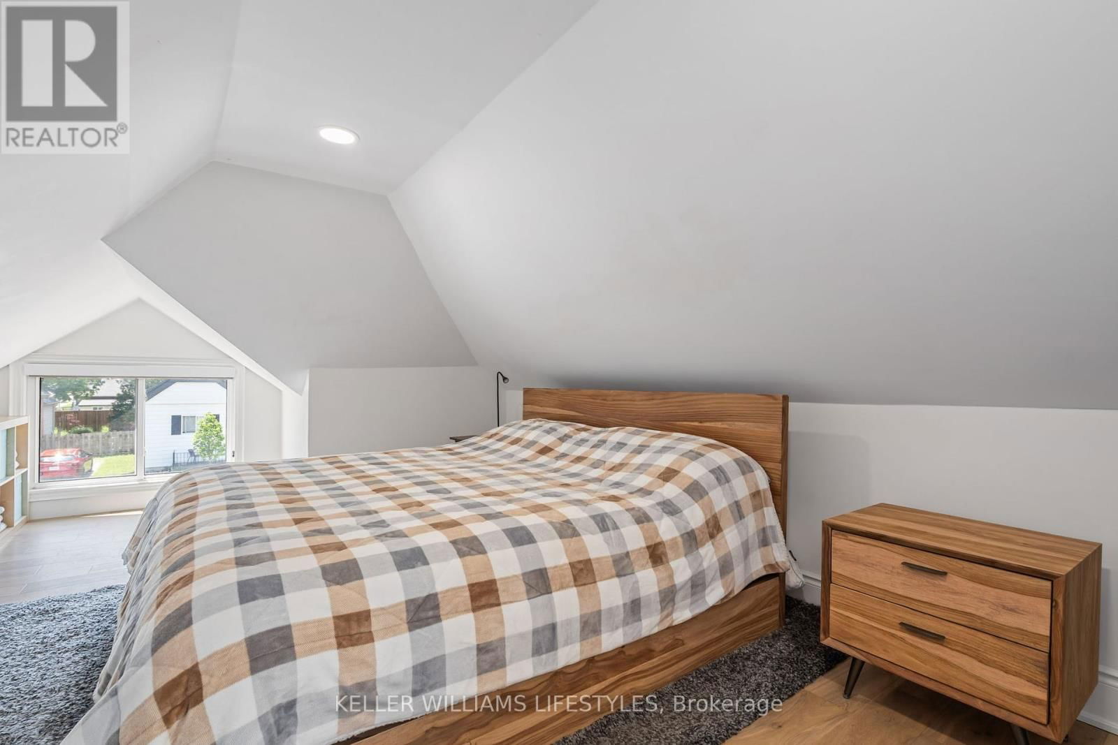 18 SYCAMORE STREET Image 34