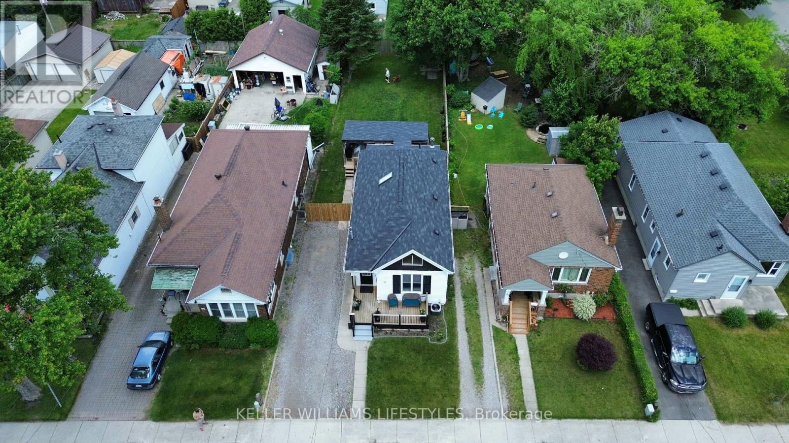 18 SYCAMORE STREET Image 45