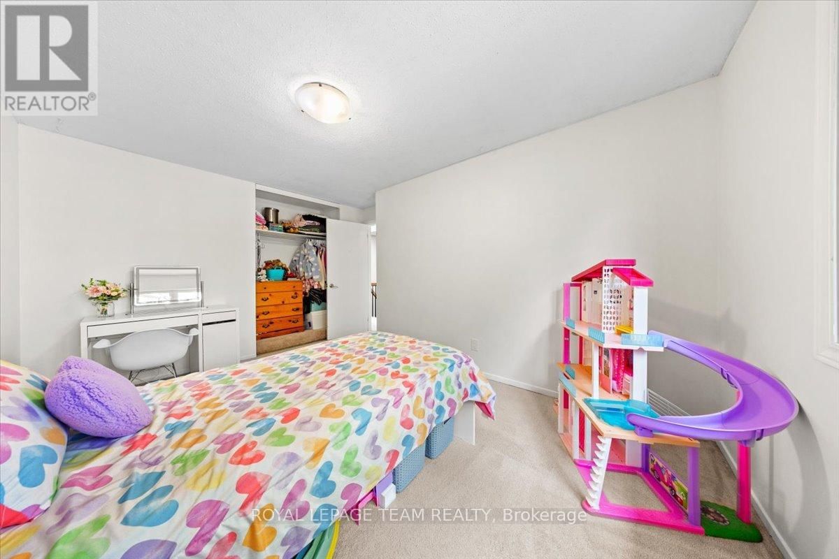 13 KEDGEWICK COURT Image 32