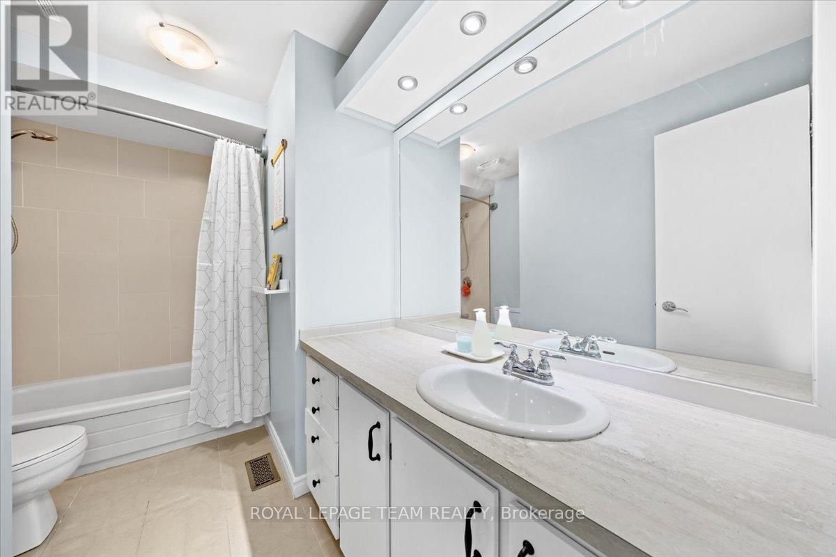 13 KEDGEWICK COURT Image 33