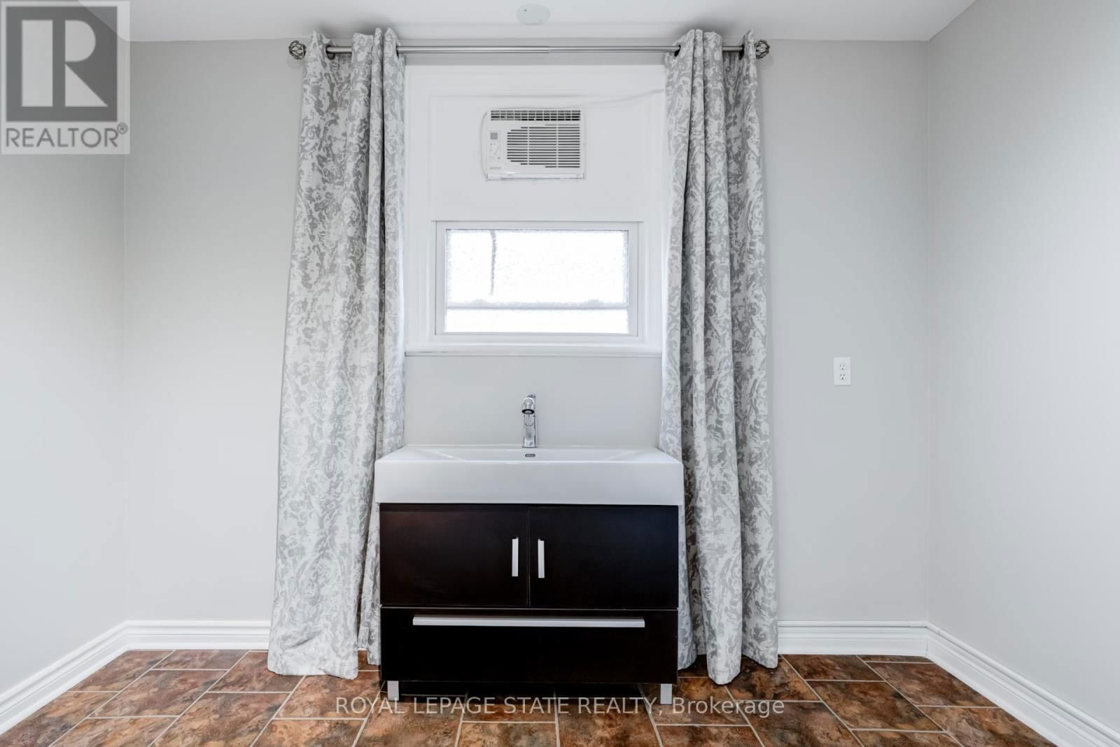 15 EMPRESS AVENUE Image 12