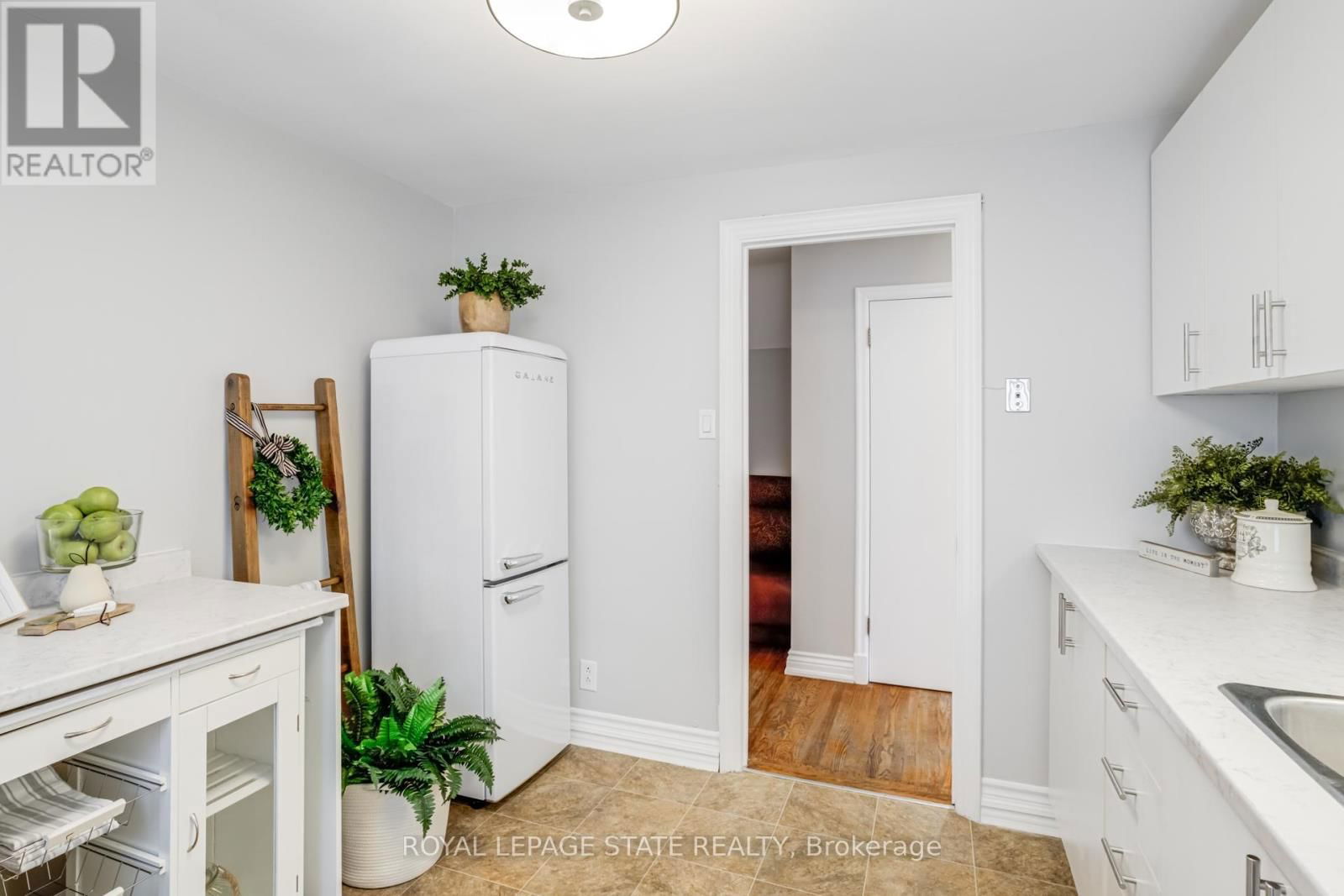 15 EMPRESS AVENUE Image 19
