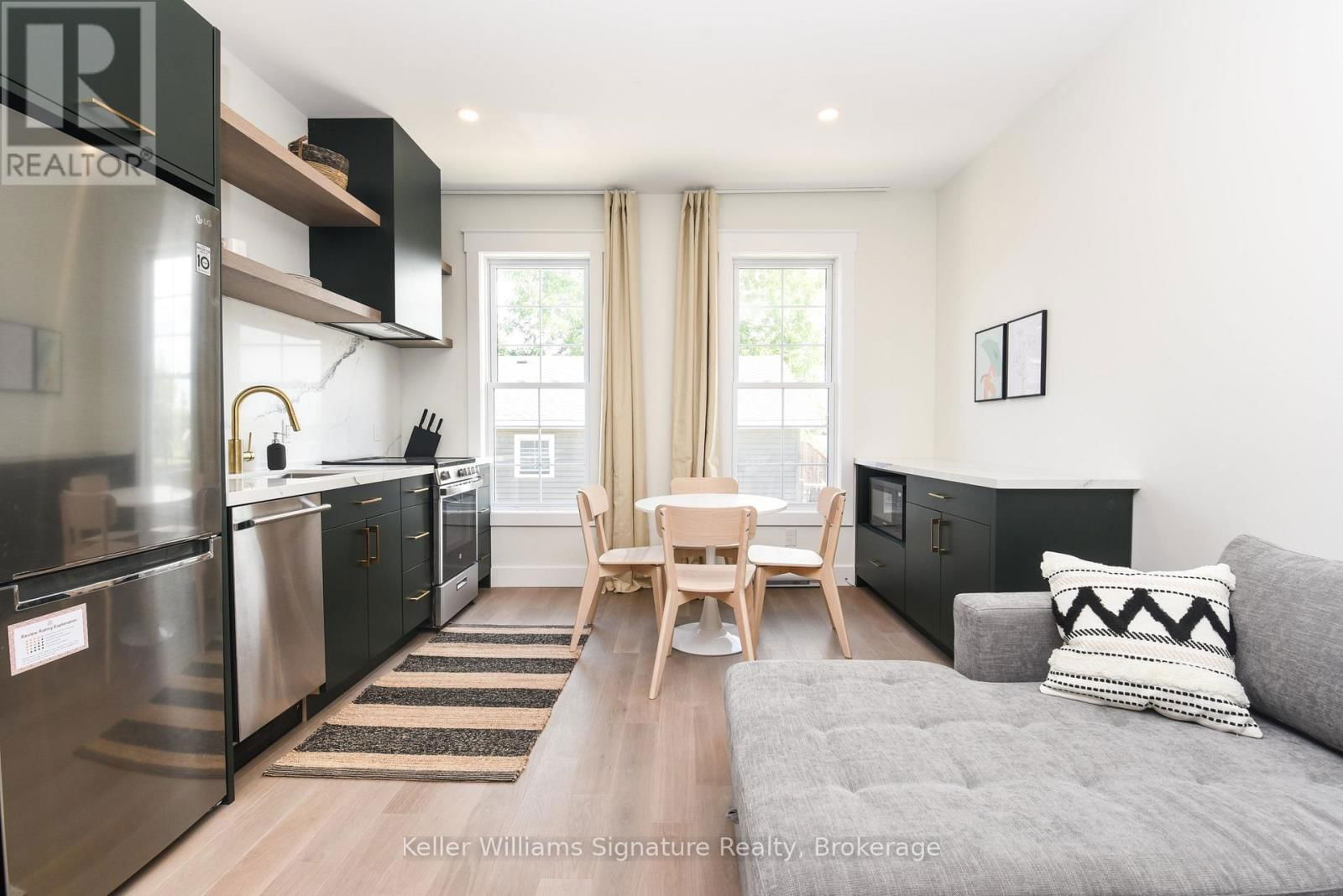 18 OAK STREET Image 11