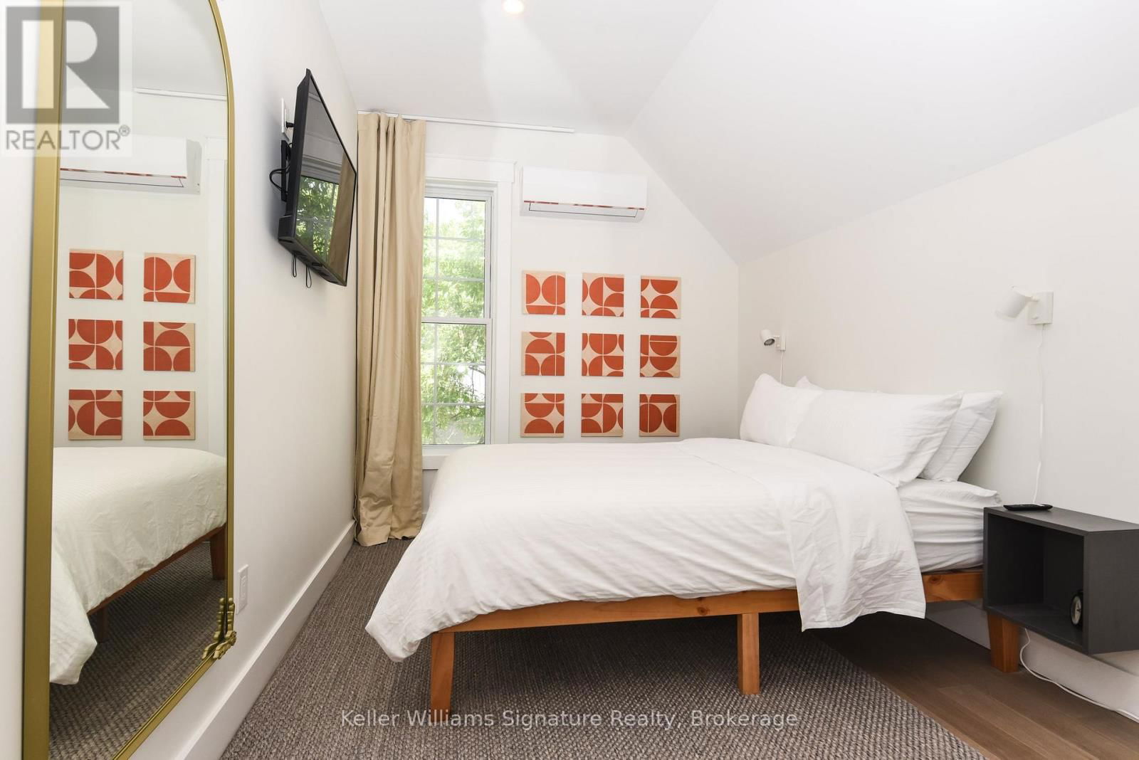 18 OAK STREET Image 17
