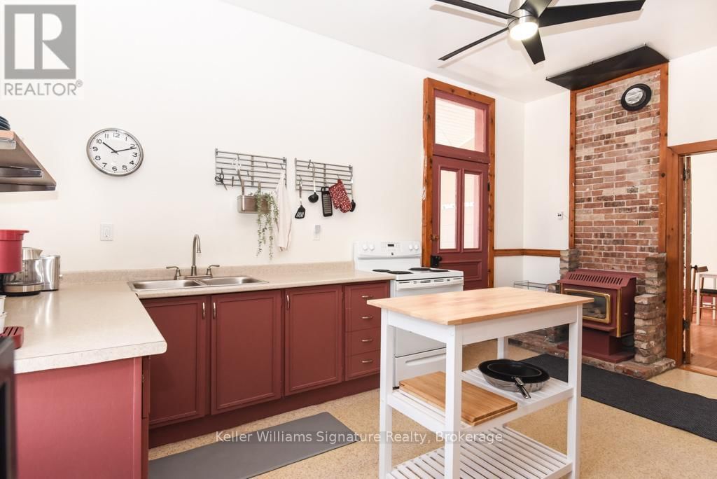 18 OAK STREET Image 19