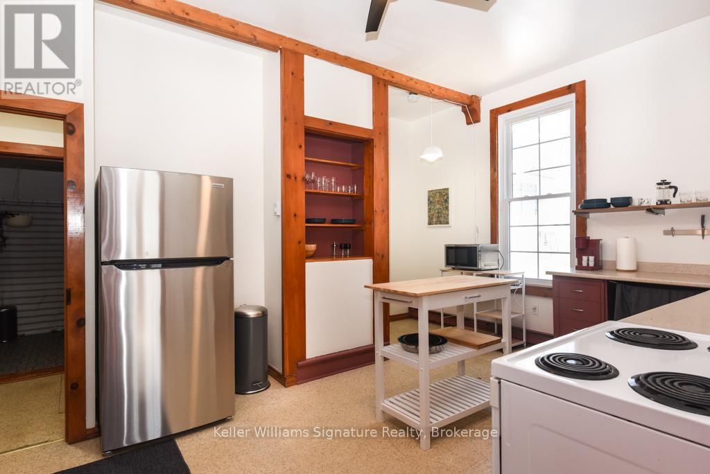 18 OAK STREET Image 20