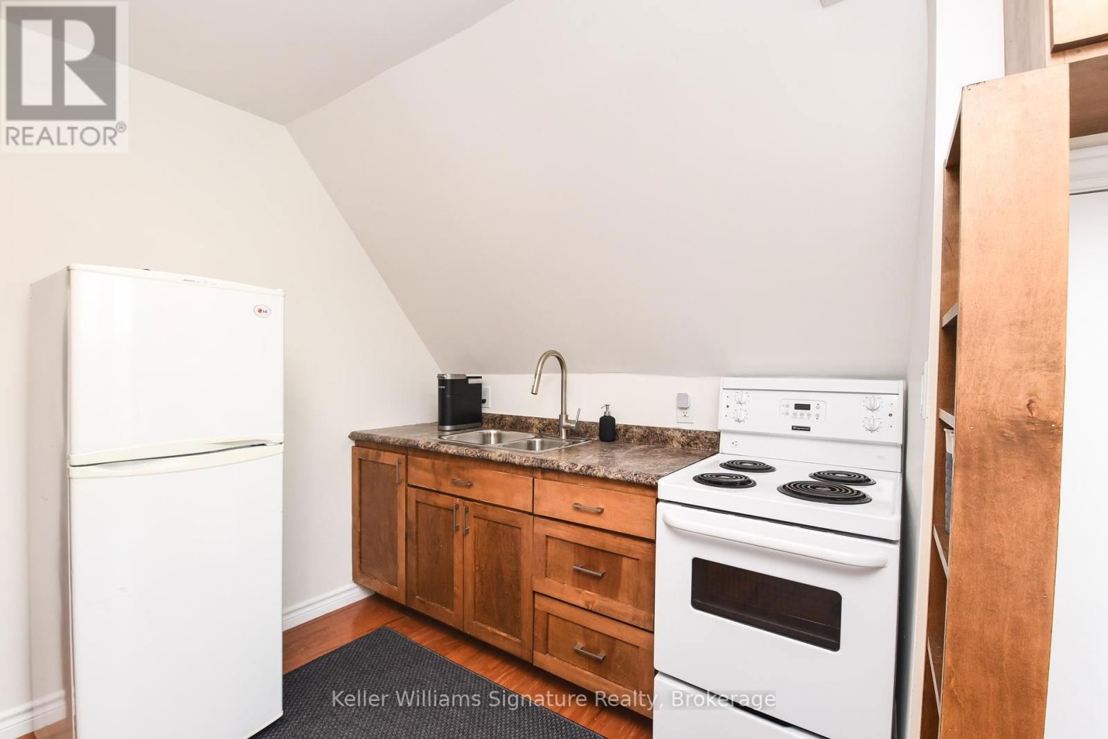 18 OAK STREET Image 27