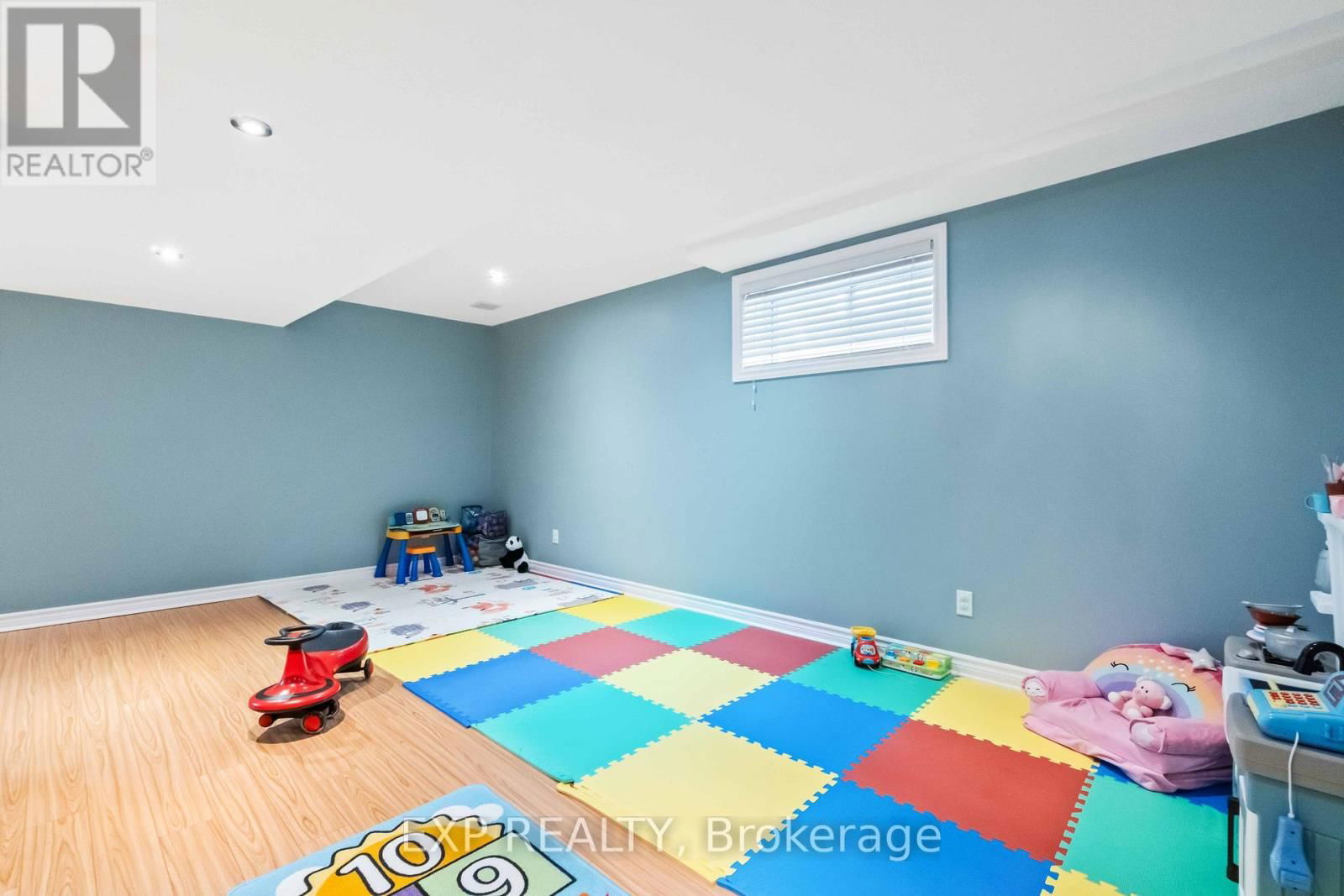 90 CEDAR VALLEY DRIVE Image 38