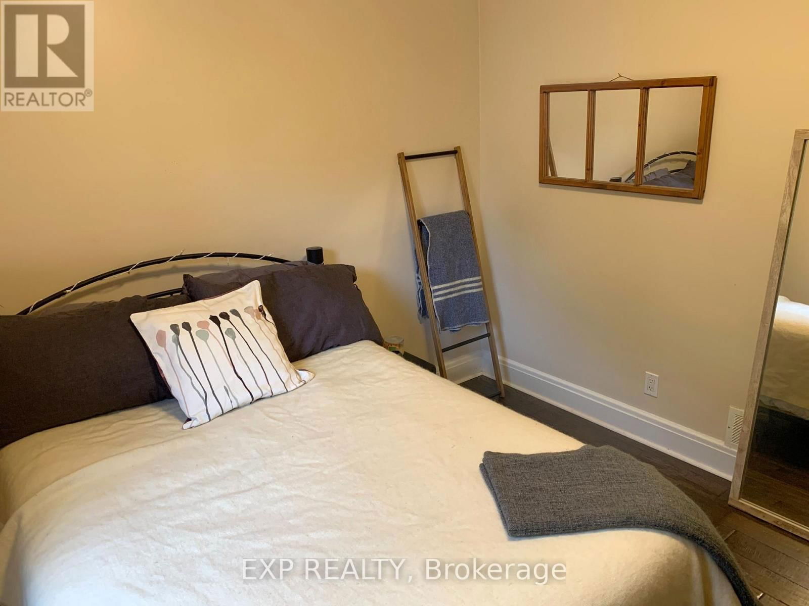 1552 CALEDON STREET Image 24