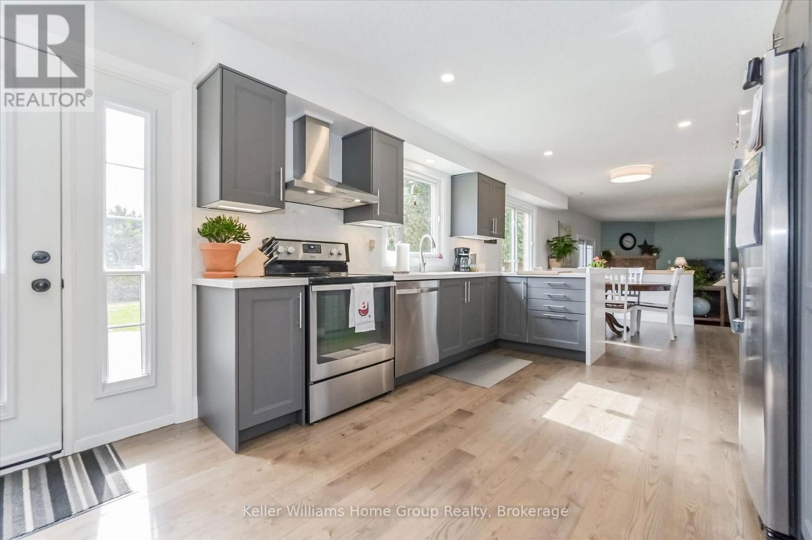 4 SARGENT BOULEVARD Image 13