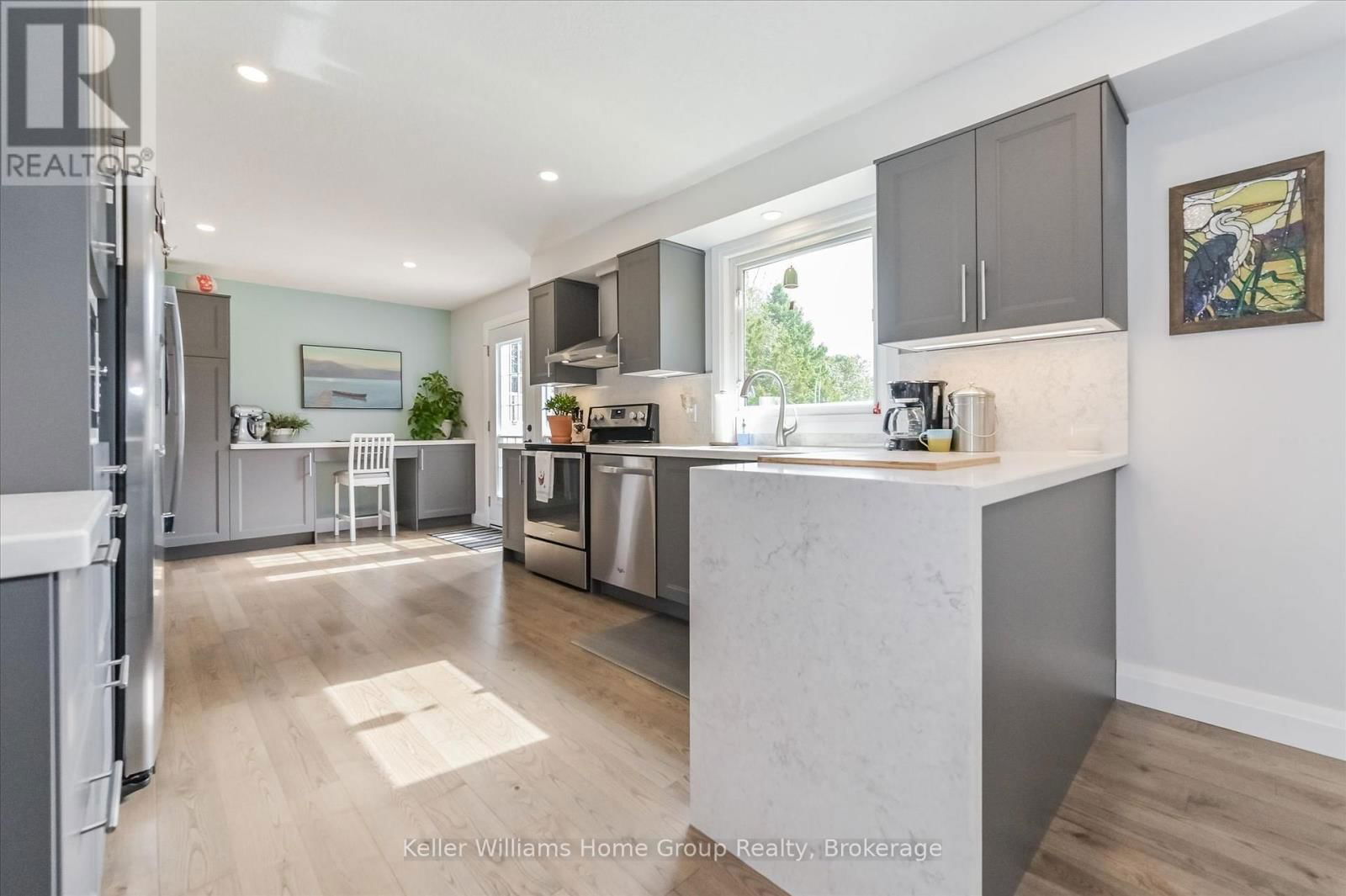 4 SARGENT BOULEVARD Image 15