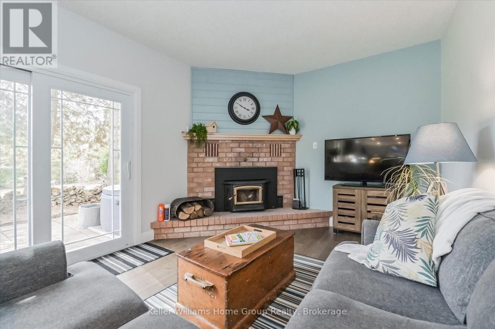 4 SARGENT BOULEVARD Image 20