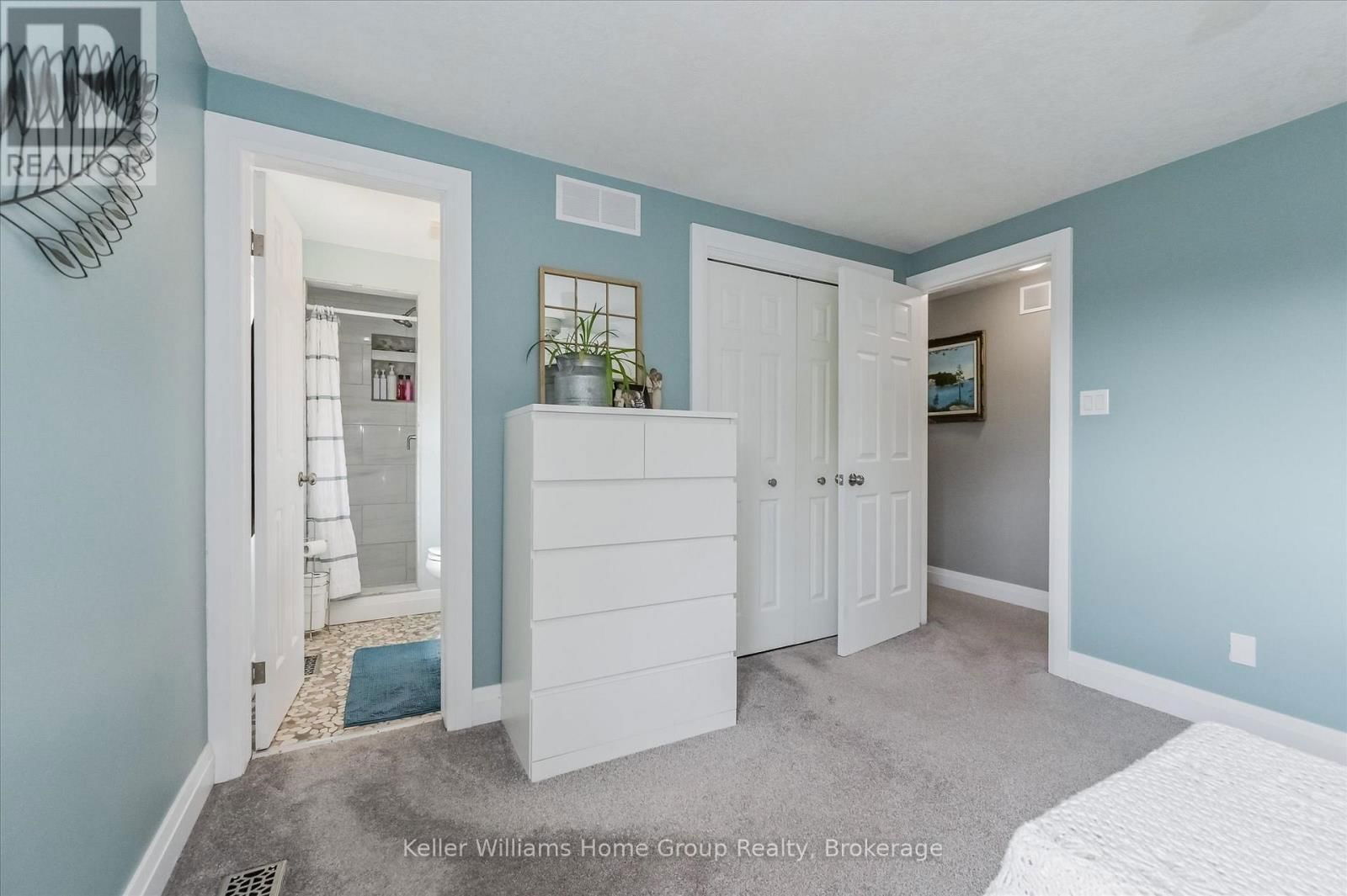 4 SARGENT BOULEVARD Image 30