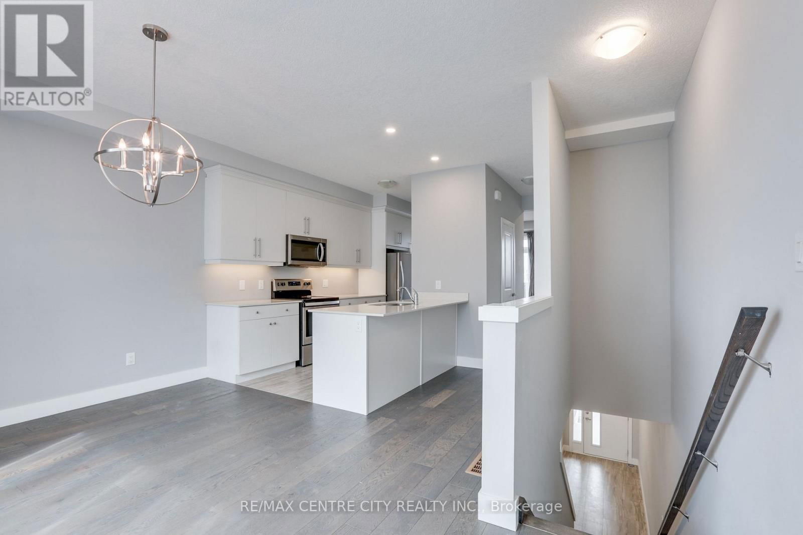 106 - 2070 MEADOWGATE BOULEVARD Image 18