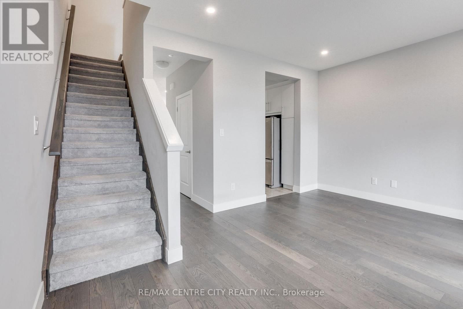 106 - 2070 MEADOWGATE BOULEVARD Image 28
