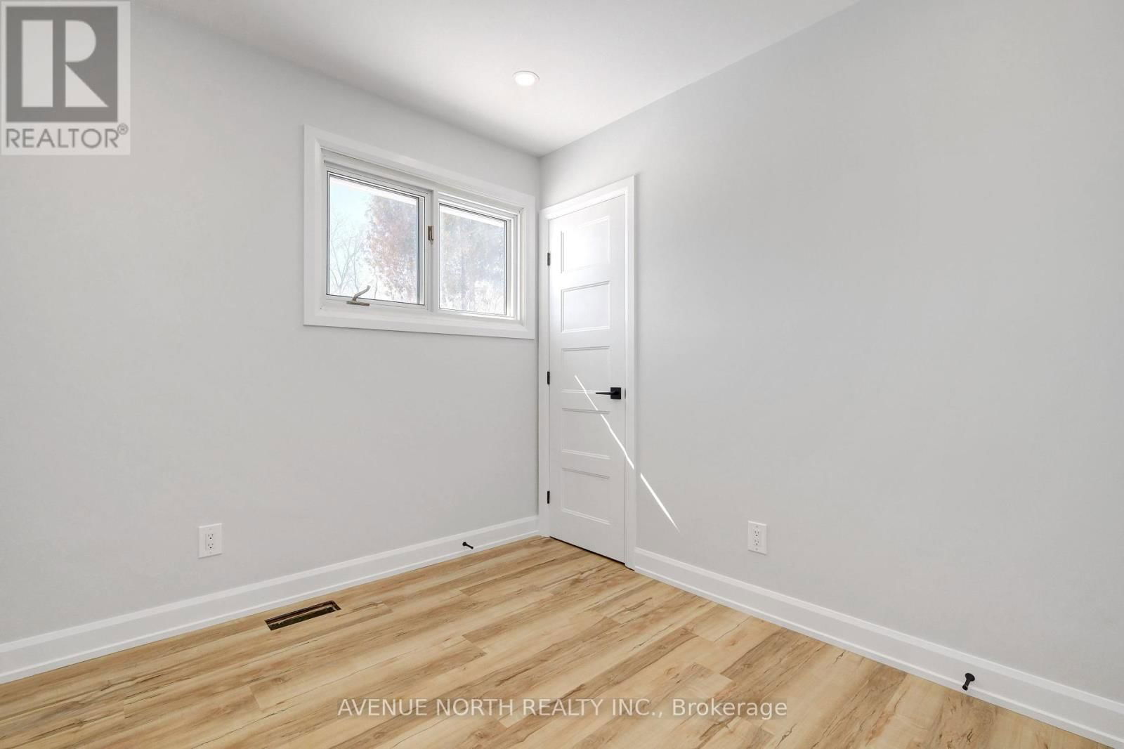 882 BALSAM DRIVE Image 16