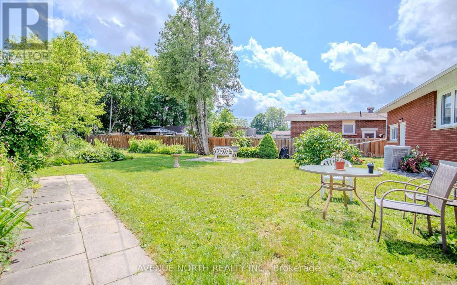 882 BALSAM DRIVE Image 32