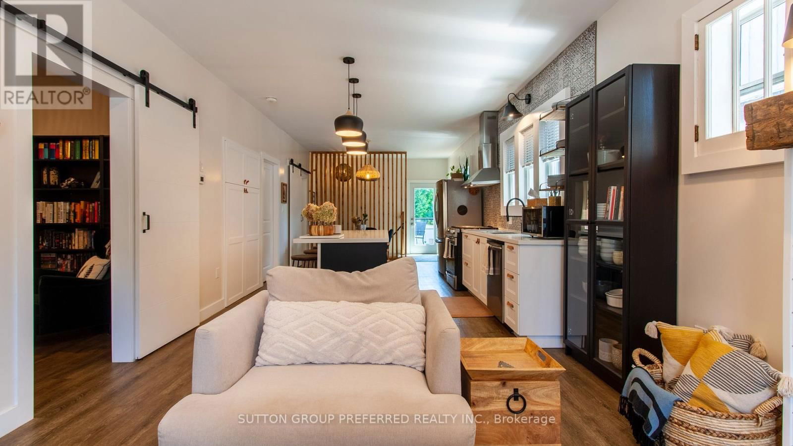458 WOODMAN AVENUE Image 10