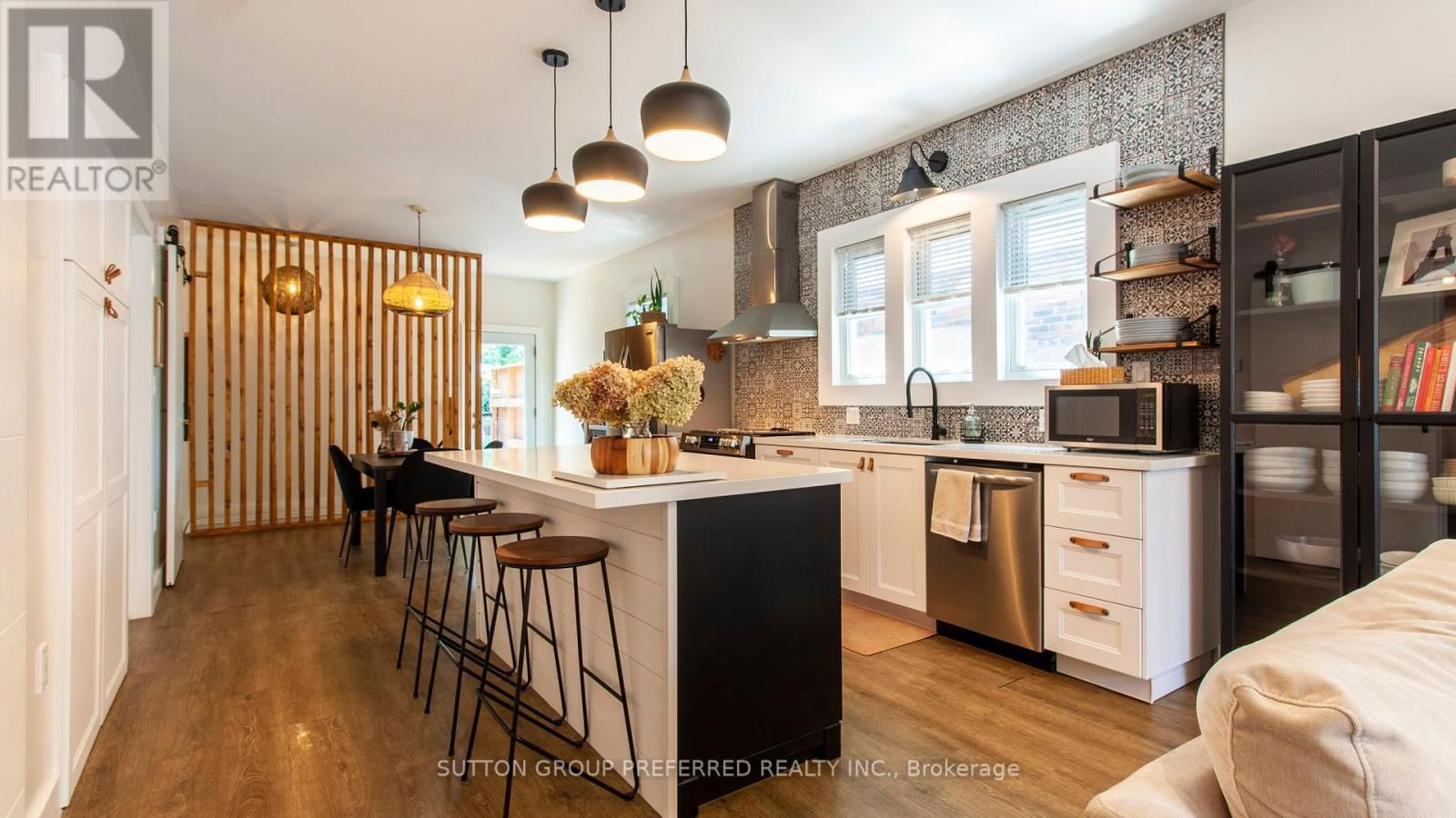 458 WOODMAN AVENUE Image 11
