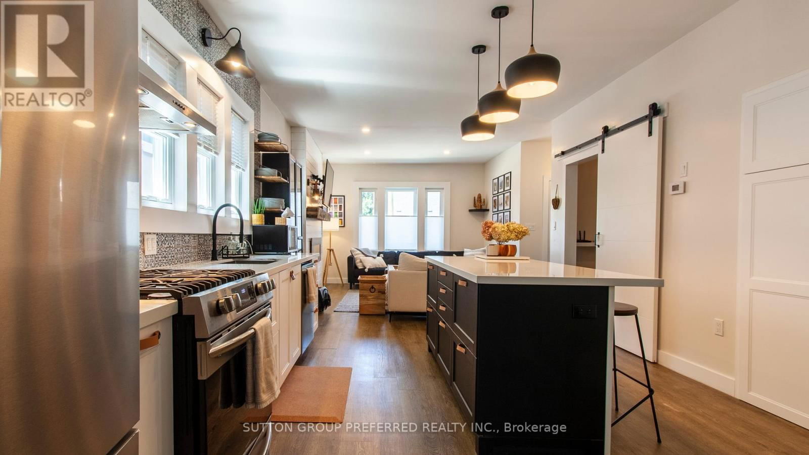 458 WOODMAN AVENUE Image 16