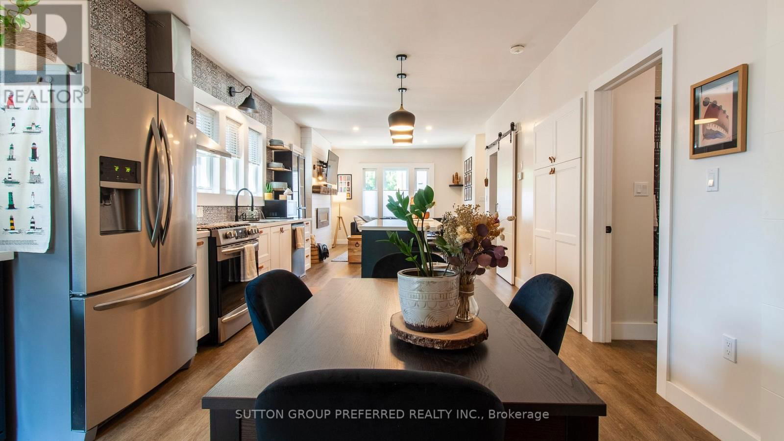 458 WOODMAN AVENUE Image 21