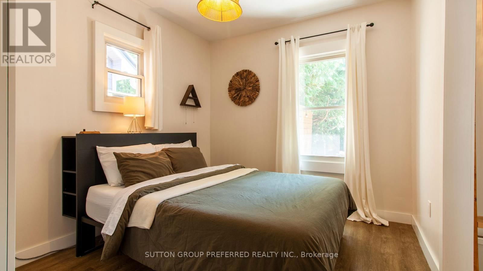 458 WOODMAN AVENUE Image 24