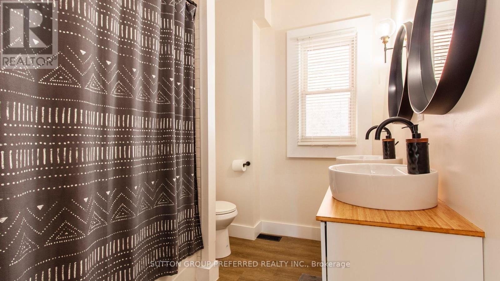 458 WOODMAN AVENUE Image 25
