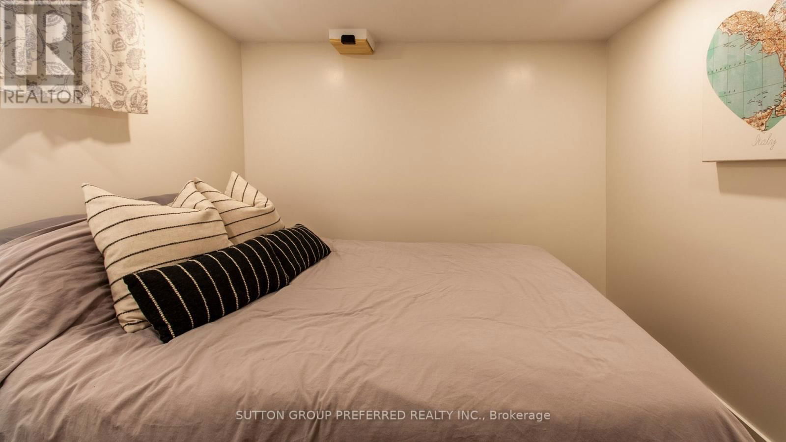 458 WOODMAN AVENUE Image 35