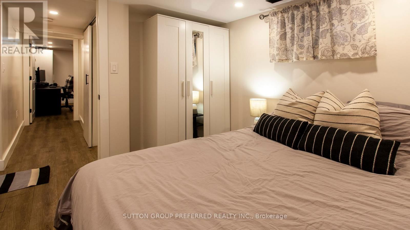 458 WOODMAN AVENUE Image 36